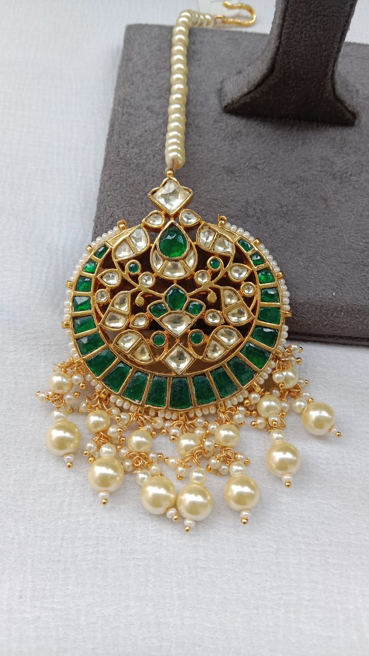 Gold-plated Kundan Emerald Maang Tikka