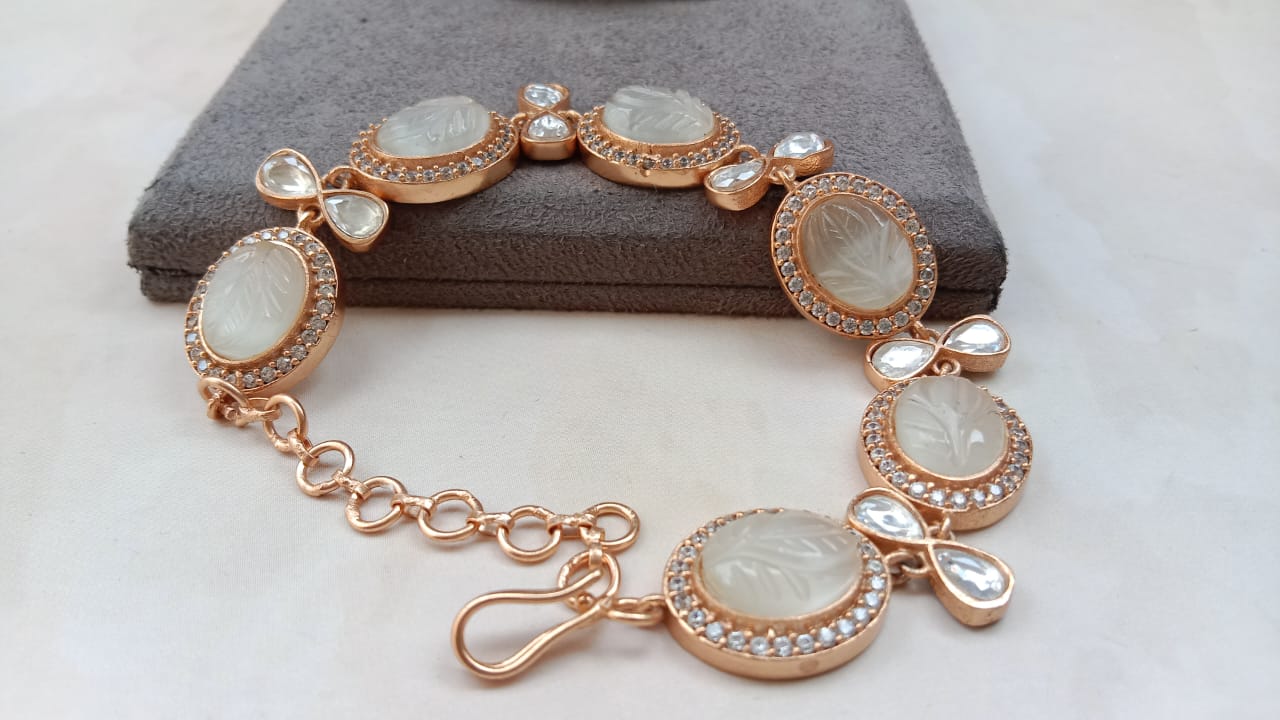 Kundan Flexible Bracelet