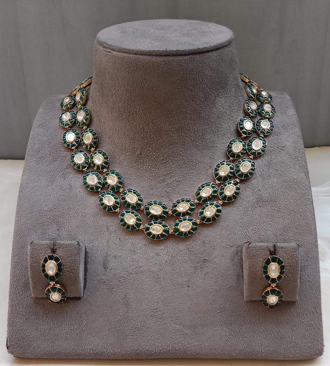 Elegant Kundan Necklace Set with Enamel Detailing