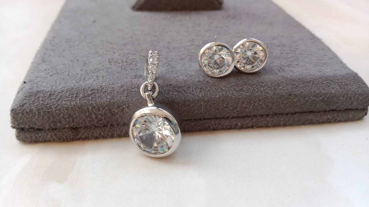Solitaire Pendent set