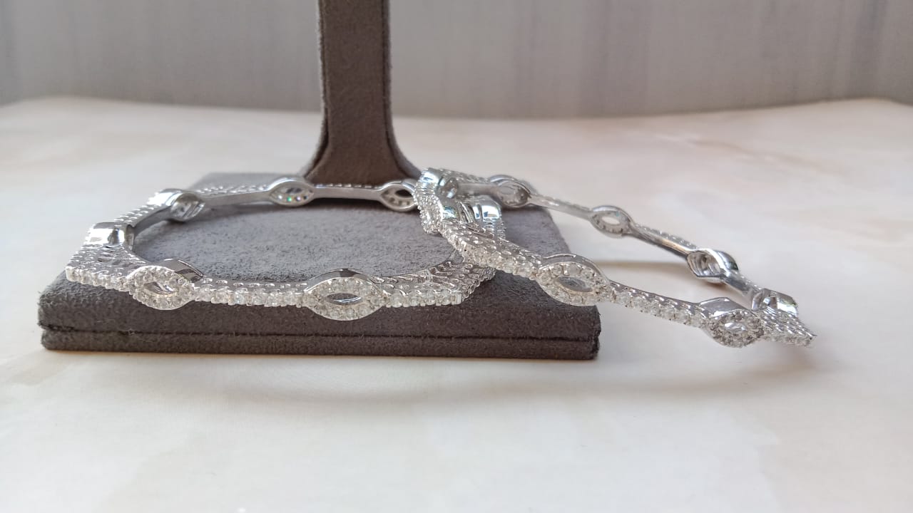 Square shaped Bangle Pair