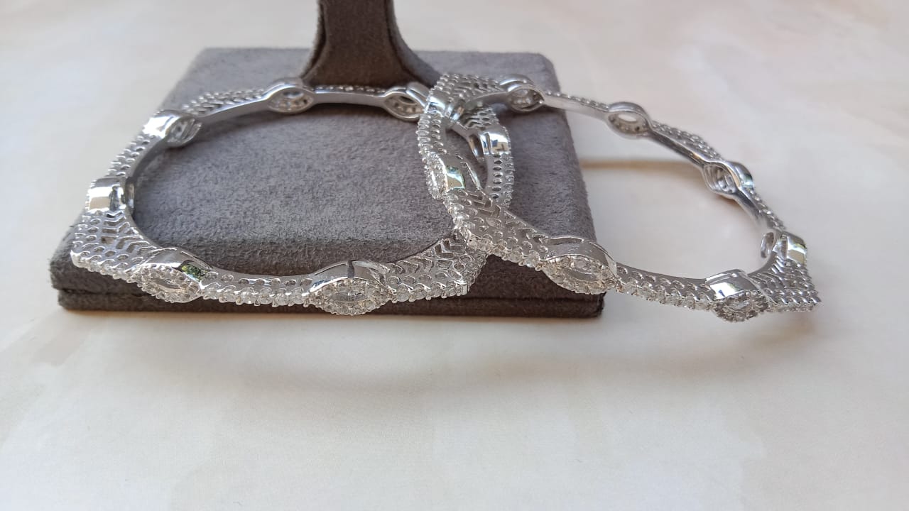 Square shaped Bangle Pair