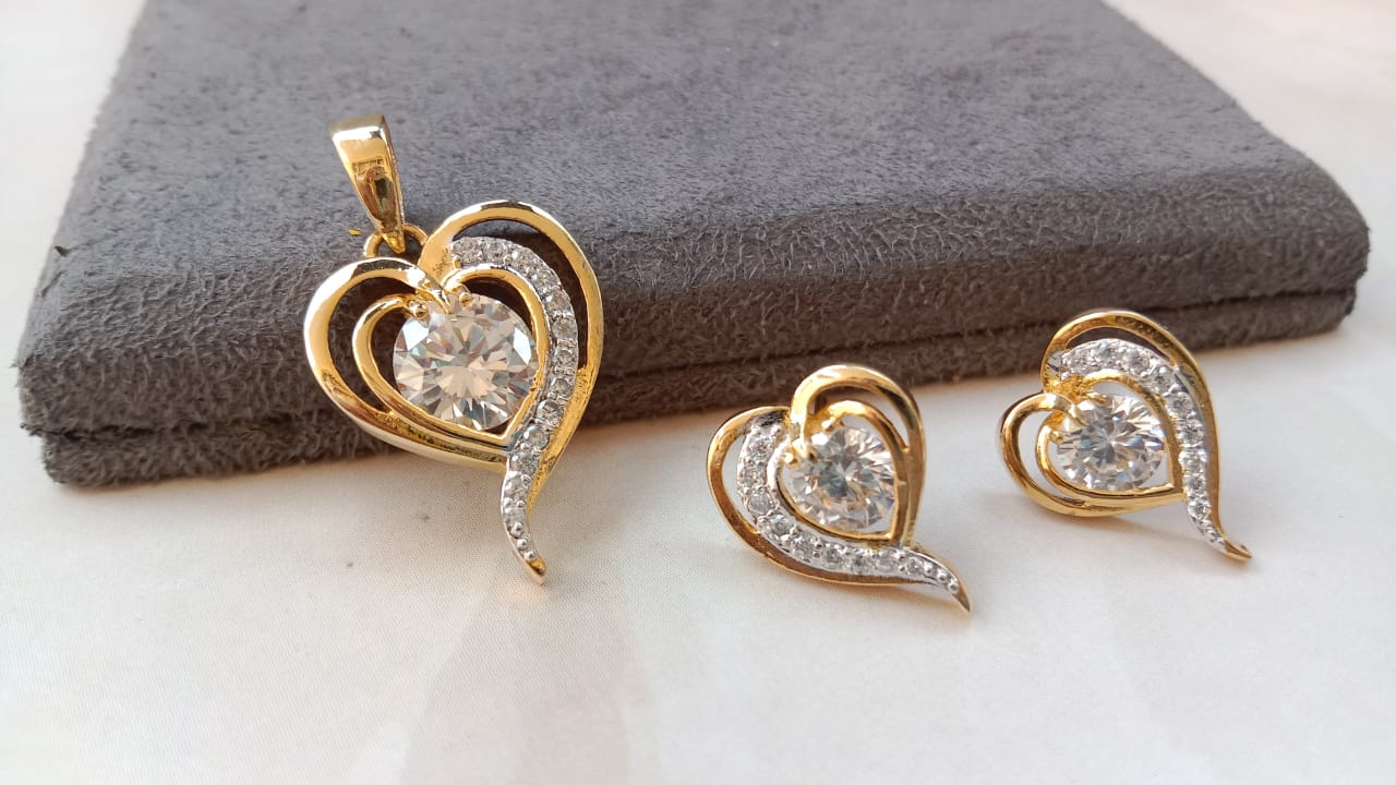 Pendent set