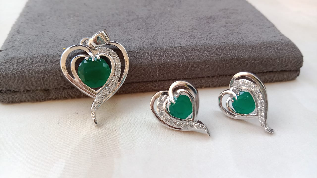 Pendent set