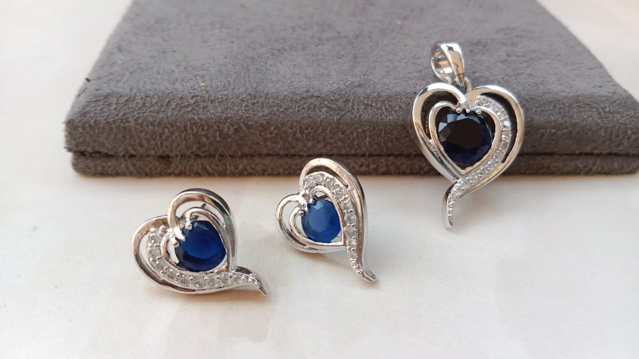 Pendent set