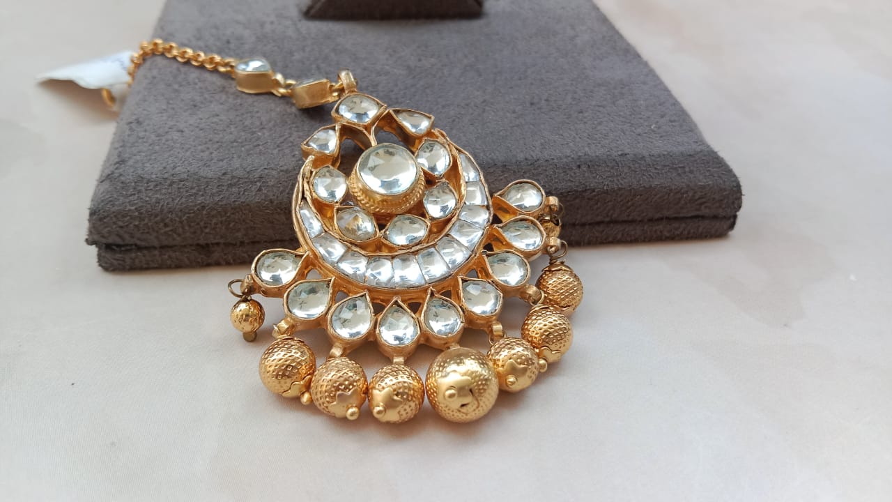 Gold-plated Kundan Maang Tikka