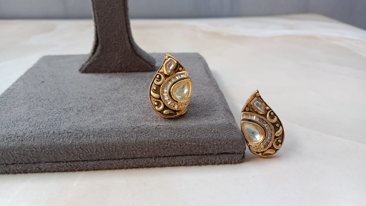 Kundan Tops