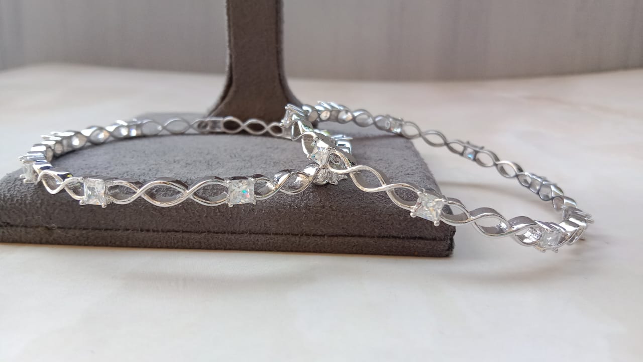 Delicate AD Bangle Pair