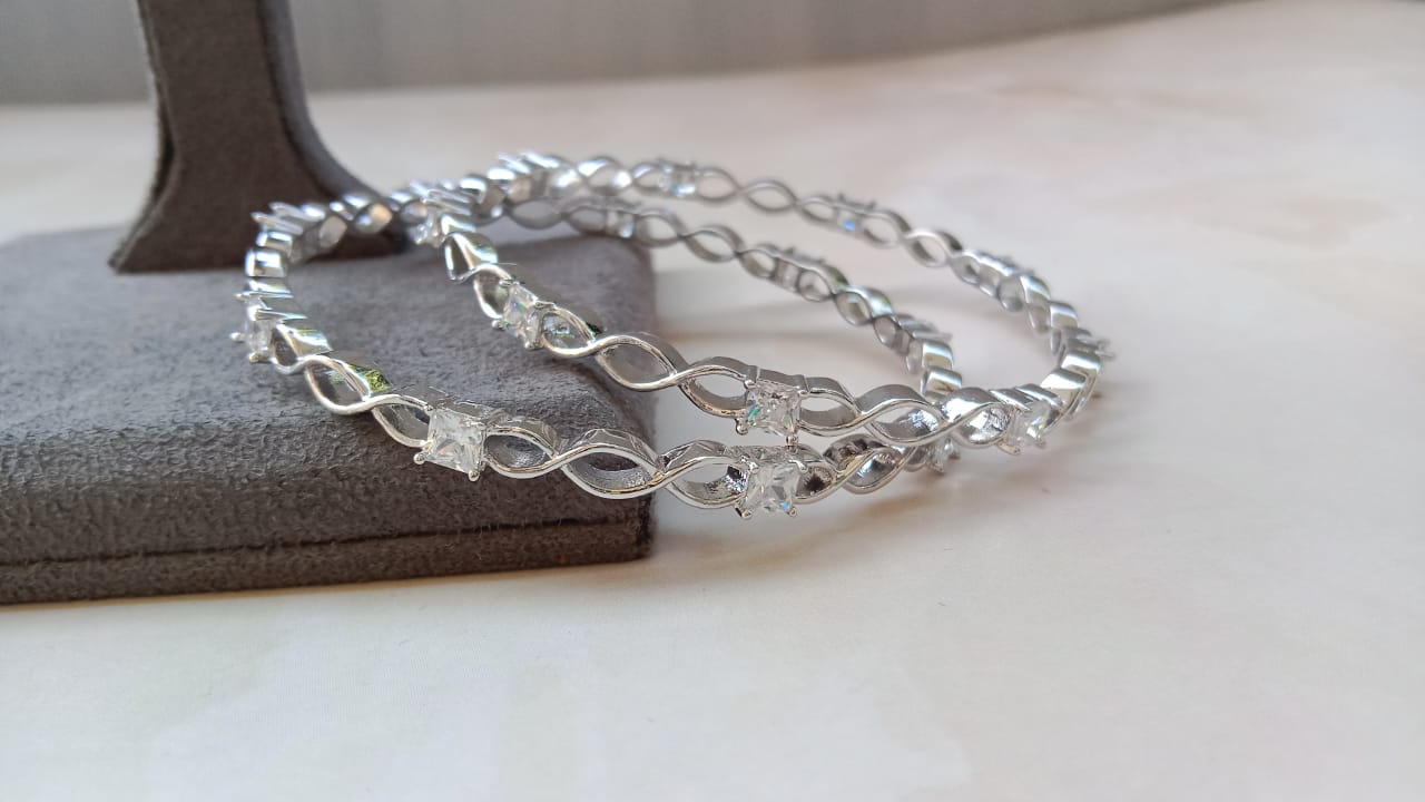 Delicate AD Bangle Pair