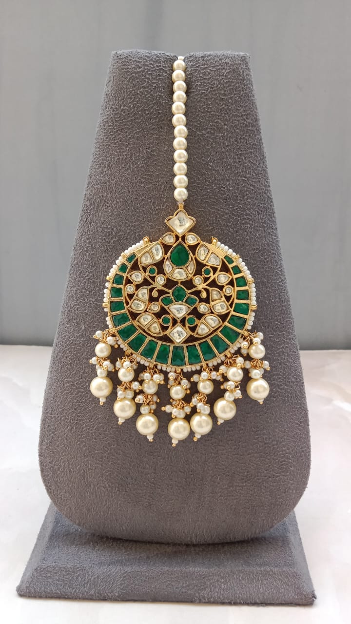 Gold-plated Kundan Emerald Maang Tikka