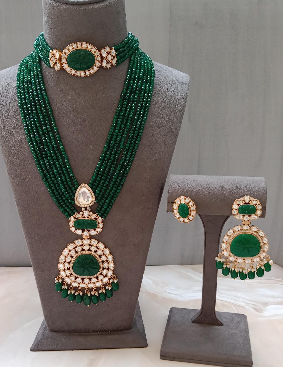 Majestic Green Stone Long Haar Necklace Set with Carved Beads & Kundan Gold Plating