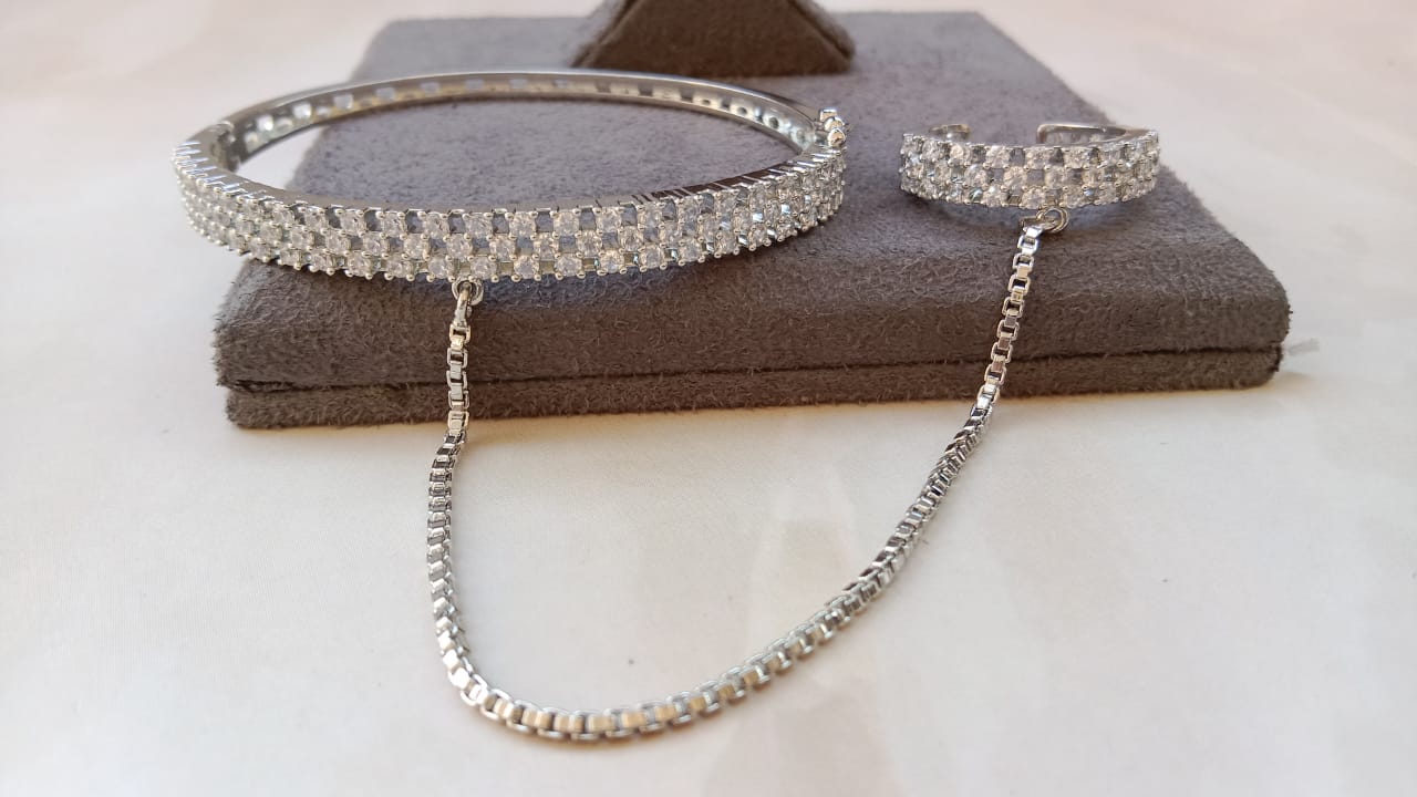 Rhodium Plated American Diamond Haathphool