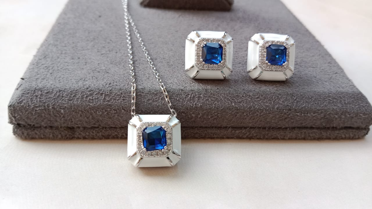 Pendent set with Chain