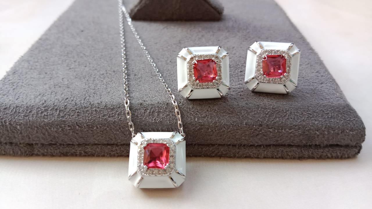 Pendent set with Chain