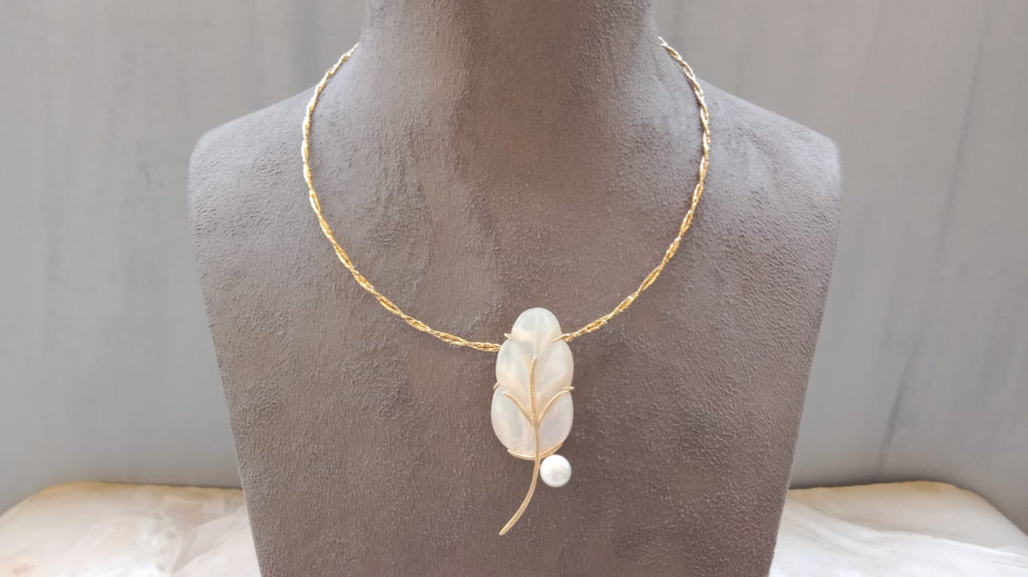 Chain Pendant with Leaf Design