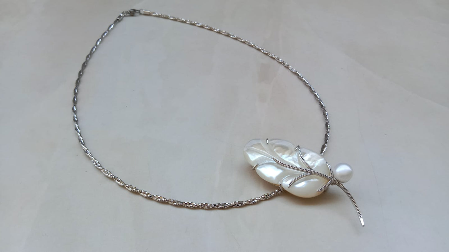Chain Pendant with Leaf Design