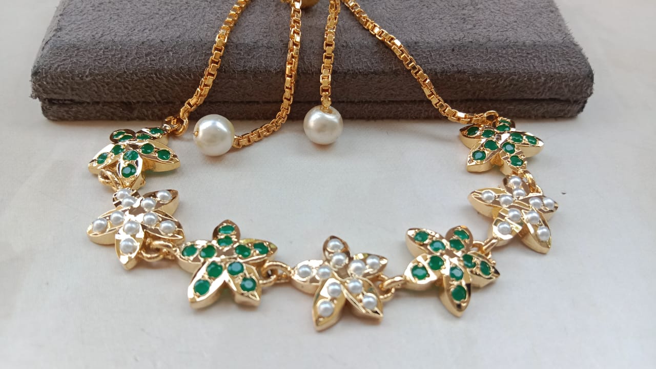 Jaadau Adjustable Floral Bracelet