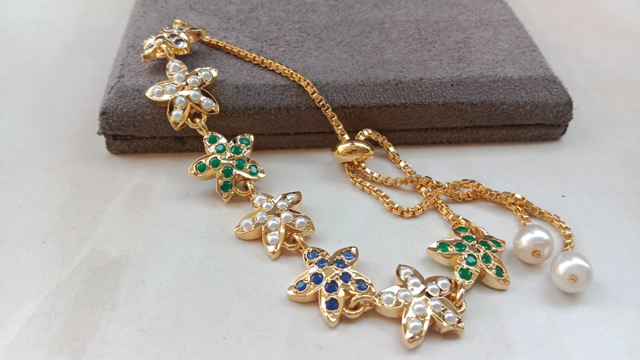 Jaadau Adjustable Floral Bracelet