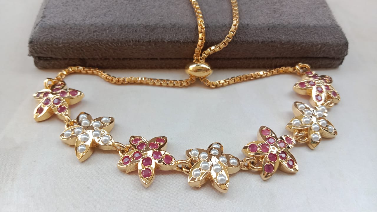 Jaadau Adjustable Floral Bracelet