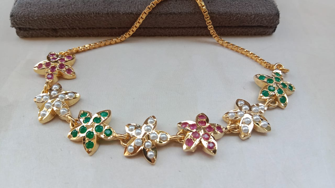 Jaadau Adjustable Floral Bracelet