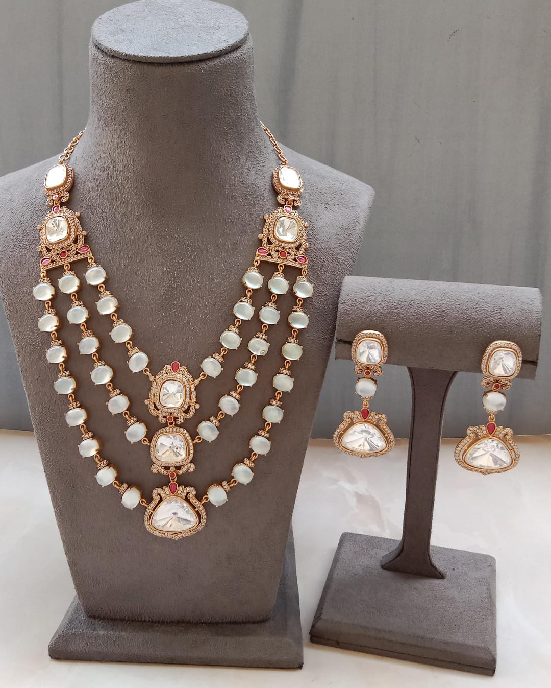 Polki Diamond Set with Ivory Stones
