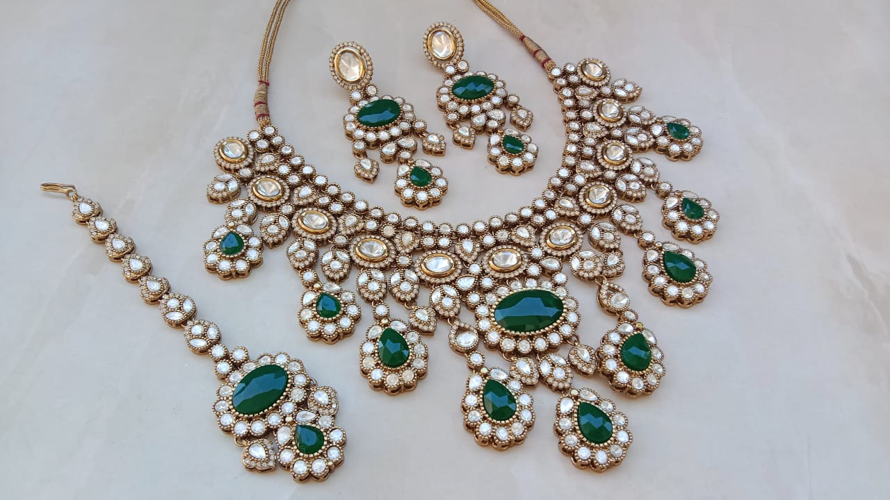 Regal Emerald Green Kundan Bridal Jewellery Set