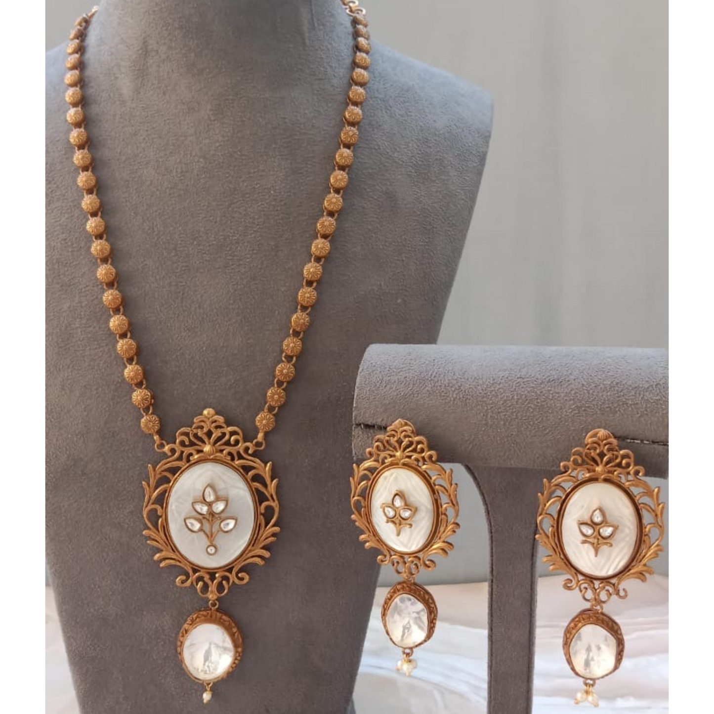 Carved Stone Long Haar Necklace set