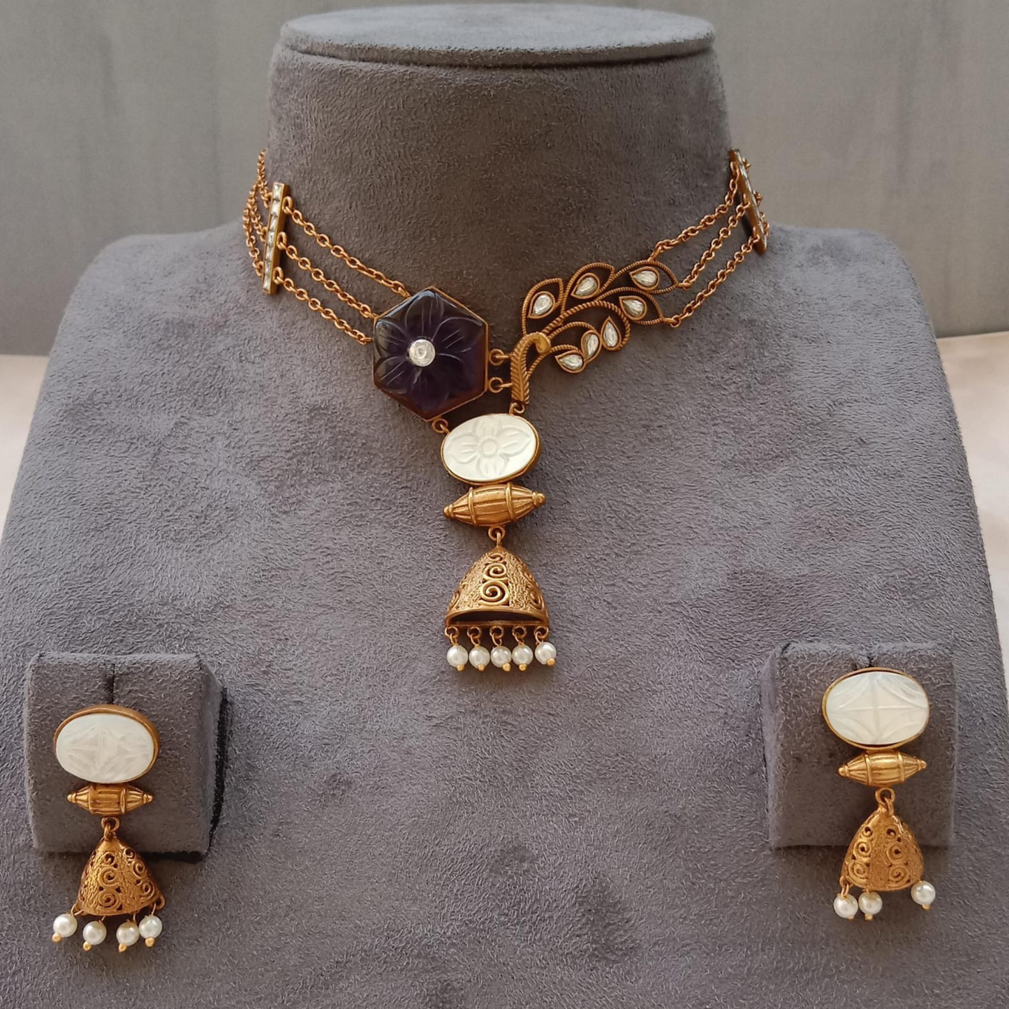 Carved Stone Kundan Necklace set