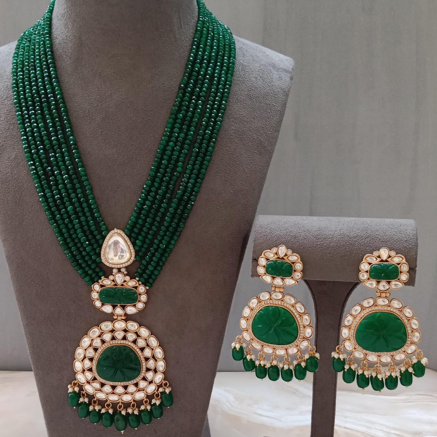 Emerald Long Haar Kundan set