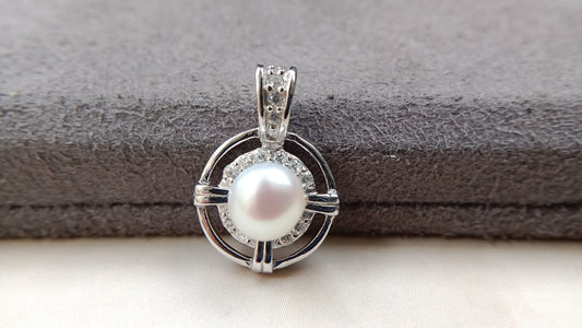 925 Pure Silver Round Pendent with pearl