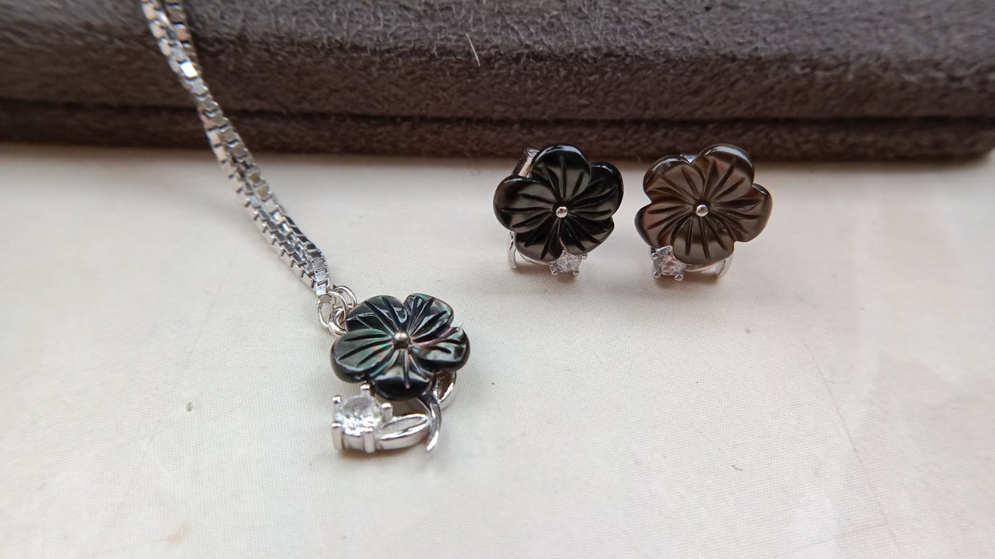 925 Pure Silver Floral Pendent set with Chain