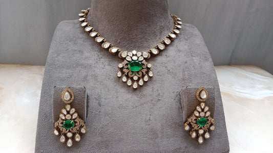 Oxidized Emerald Kundan Set