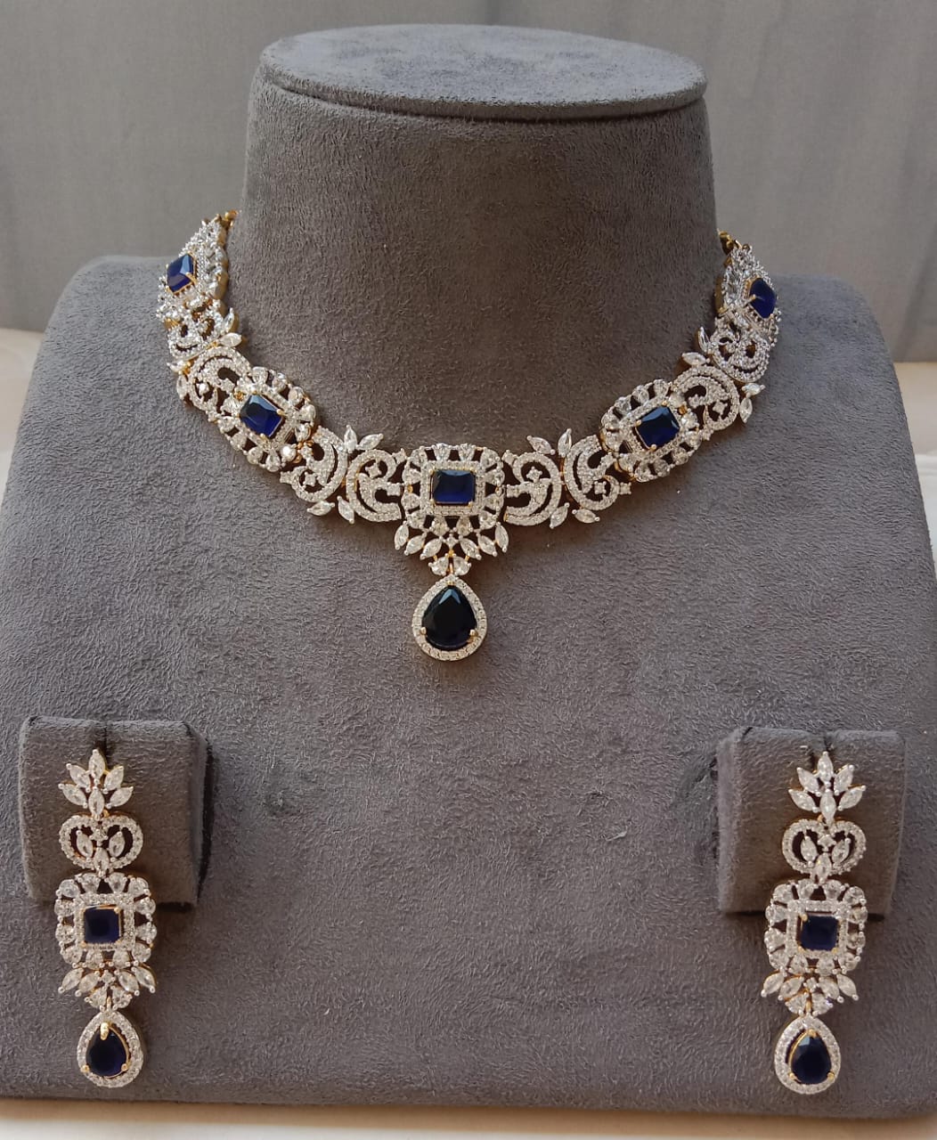 Sapphire Ad Necklace Set