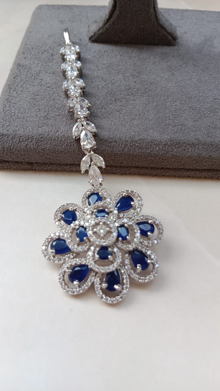 AD Floral Tikka with Elegant Stone Detailing