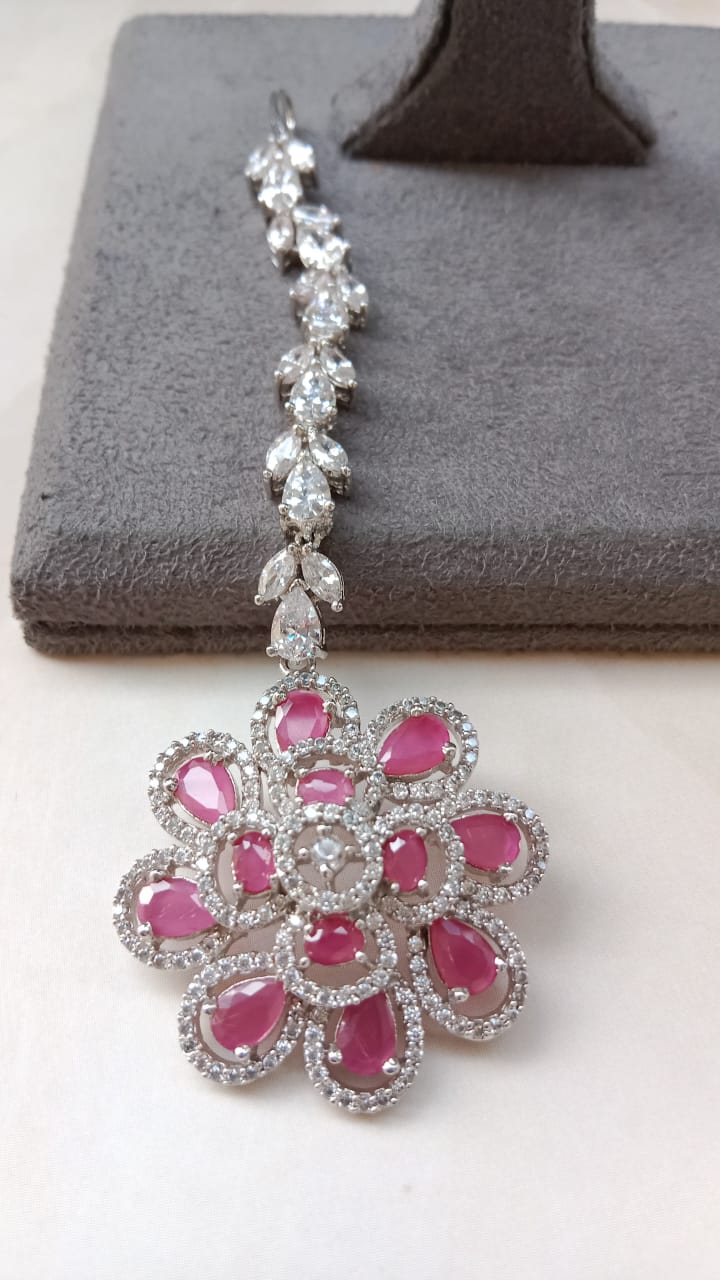 AD Floral Tikka with Elegant Stone Detailing