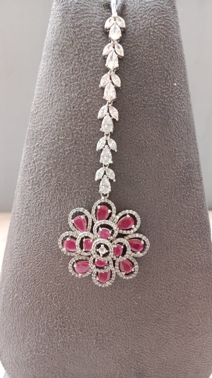 AD Floral Tikka with Elegant Stone Detailing