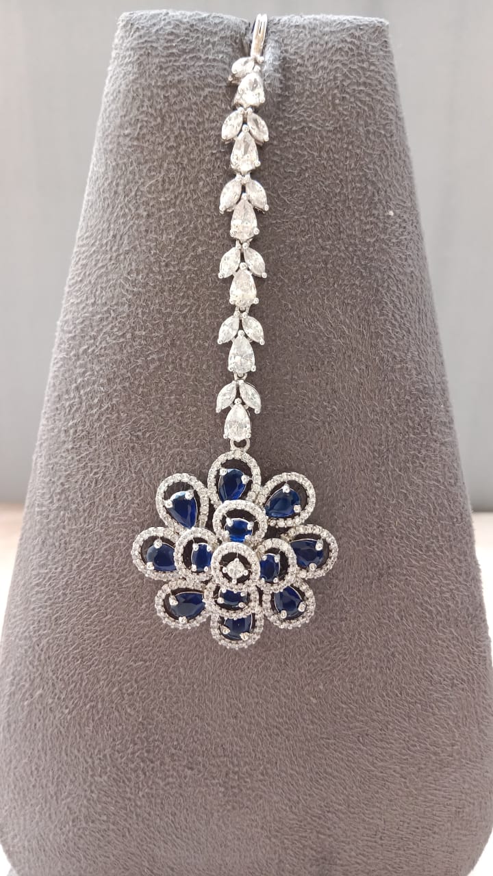 AD Floral Tikka with Elegant Stone Detailing