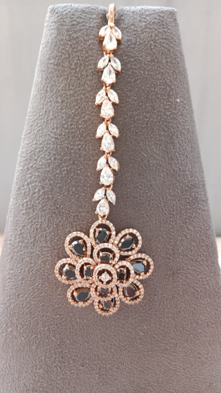 AD Floral Tikka with Elegant Stone Detailing