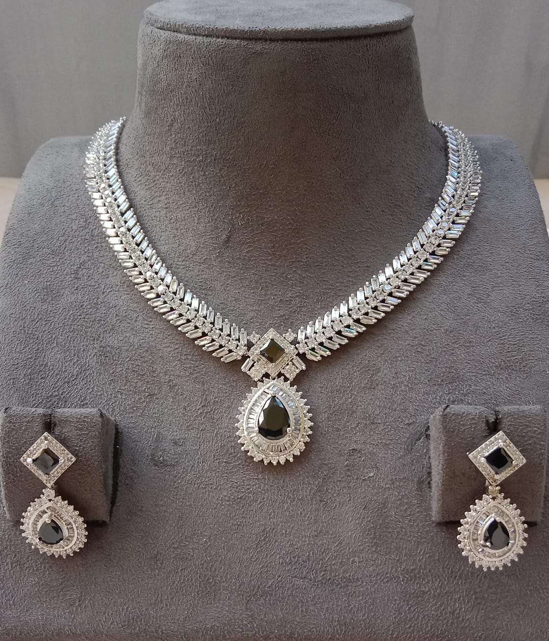 Elegant AD Necklace Set with Pear Drop