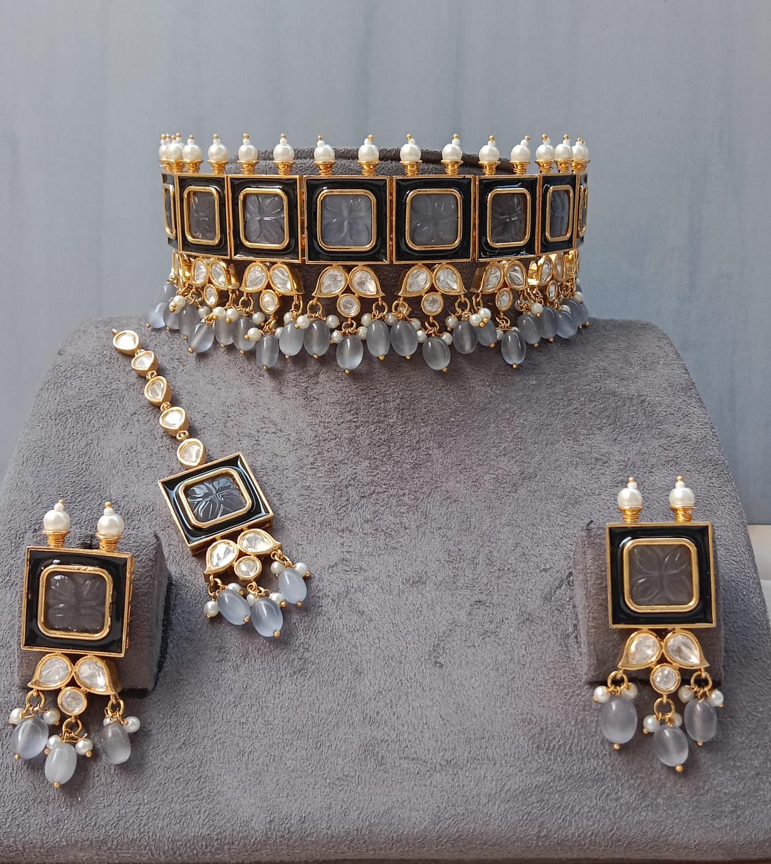 Regal Carved Stone Kundan Elegance Set