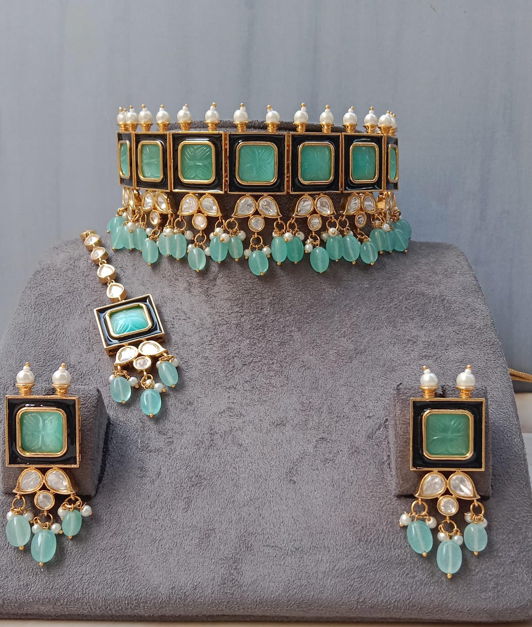 Regal Carved Stone Kundan Elegance Set