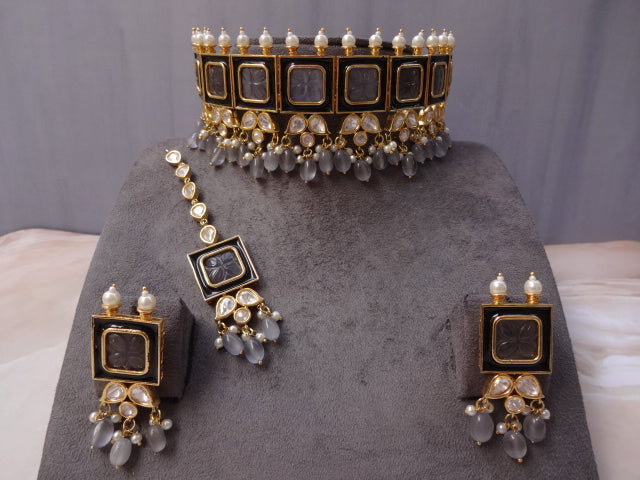 Regal Carved Stone Kundan Elegance Set