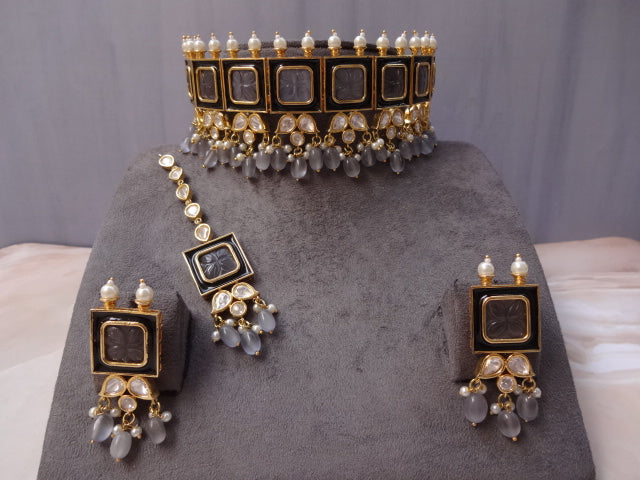 Regal Carved Stone Kundan Elegance Set