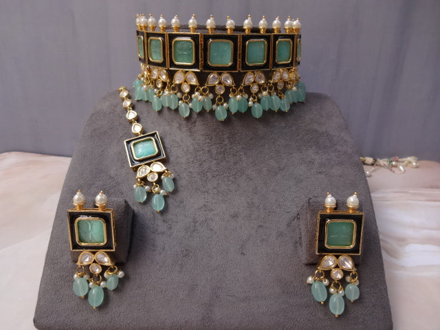 Regal Carved Stone Kundan Elegance Set