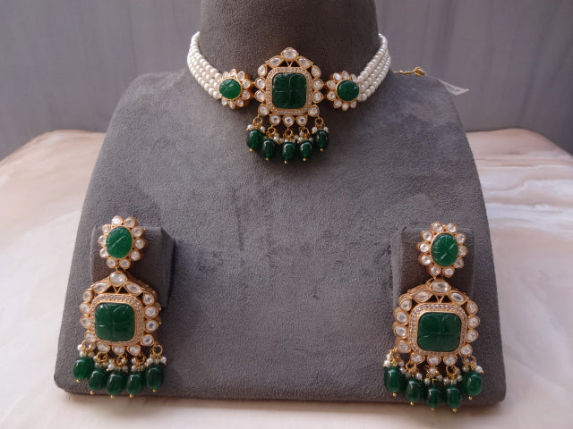 Emerald Green Carved Stone Kundan Pearl Choker Set
