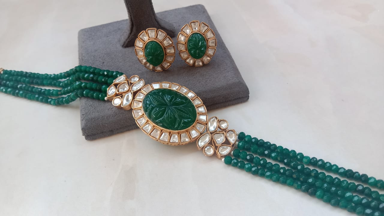 Emerald Carved Stone Kundan Choker Set