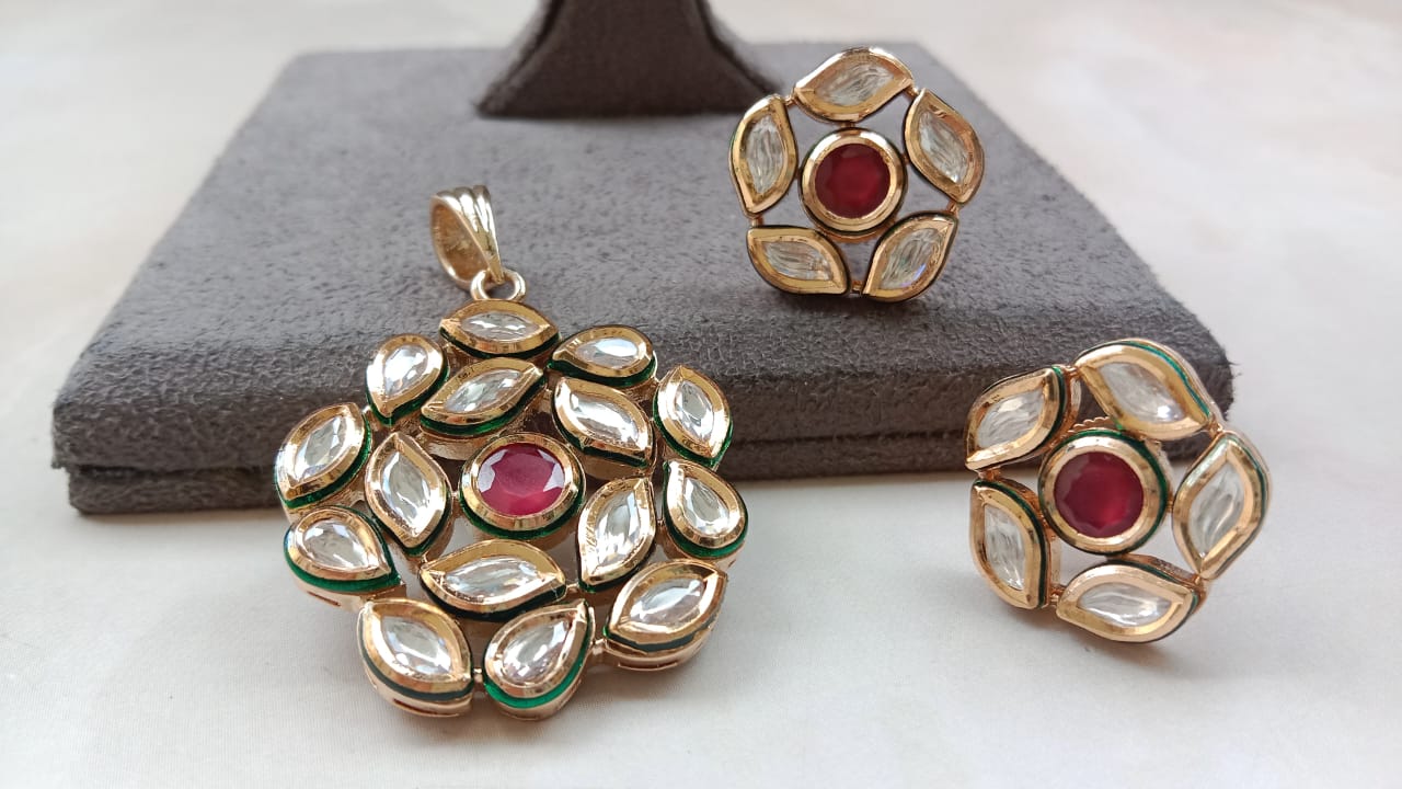 Kundan Pendent set