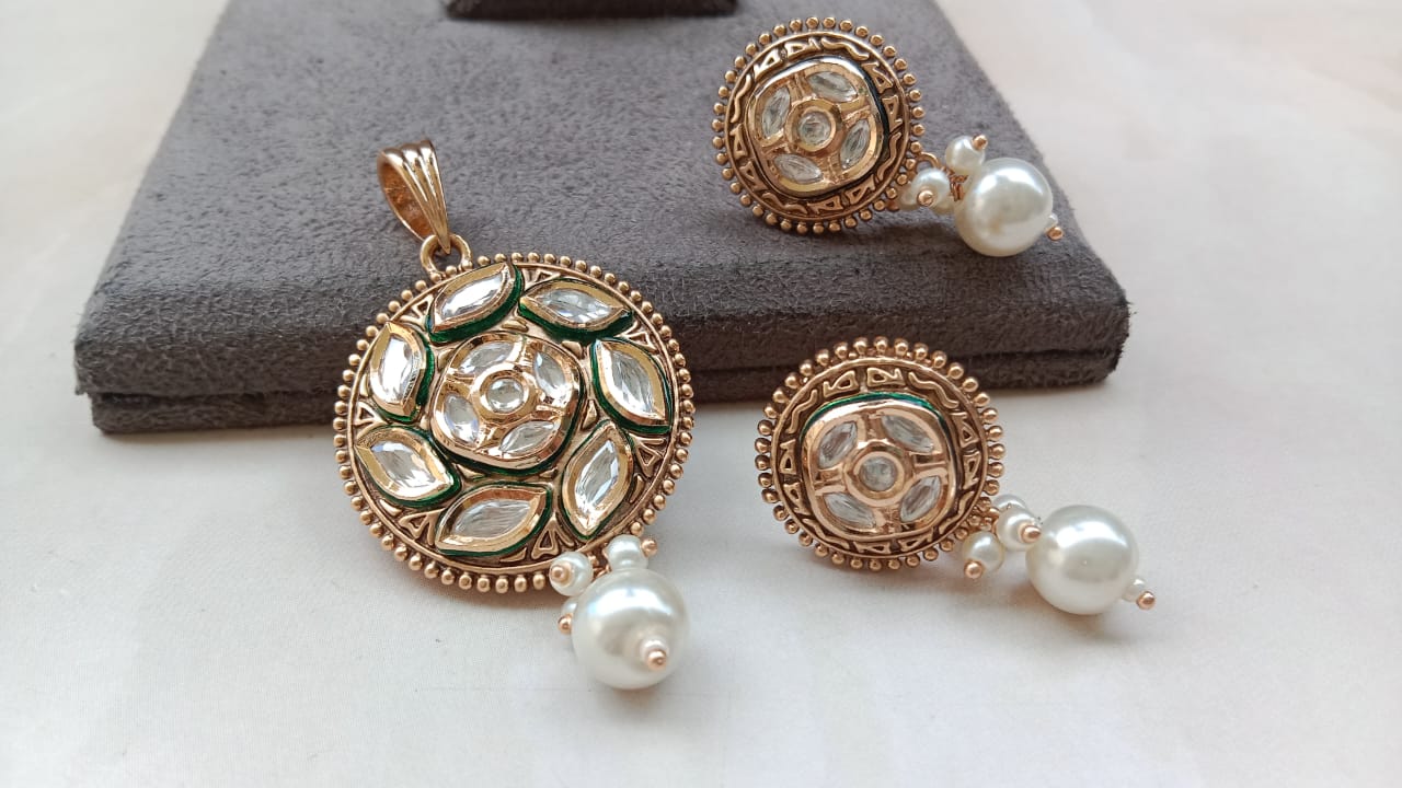 Designer Kundan pendent set