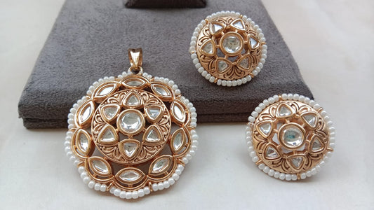 Gold plated Kundan Pendent set