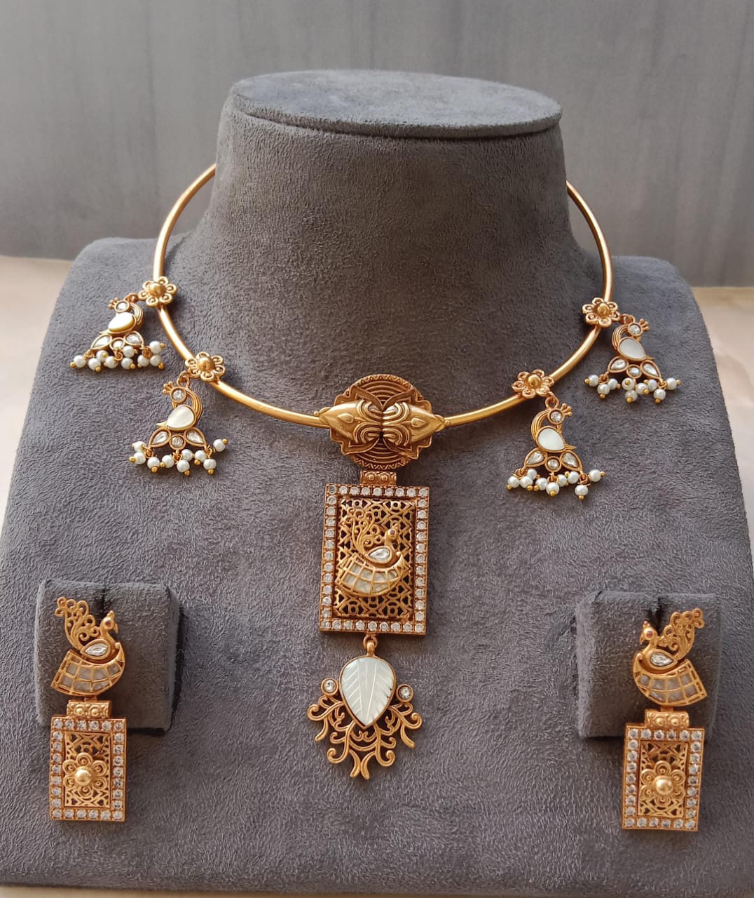 Antique Peacock Pendant Choker Set with Pearl Detailing